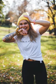 戴针织帽的女士