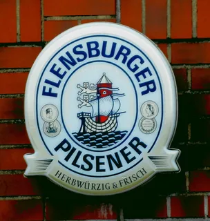 啤酒,Shield,广告,flensburger pilsener,广告标志,啤酒厂,标志,文本 啤酒,Shield,广告,flensburger pilsener,广告标志,啤酒厂,标志,文本