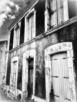 在法国，苏德河畔摩纳克，黑白相间，正面，老房子，建筑结构，建筑外观