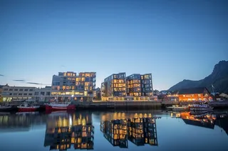 有灯光的建筑物