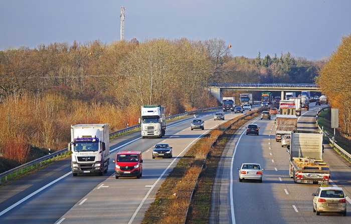 高速公路，feierabend交通，高速公路，feierabend，交通，feierabend交通，下午晚些时候，卡车，pkw