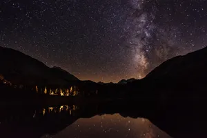 银河，天空，夜晚，星星，银河，天文学，夜晚，黑暗