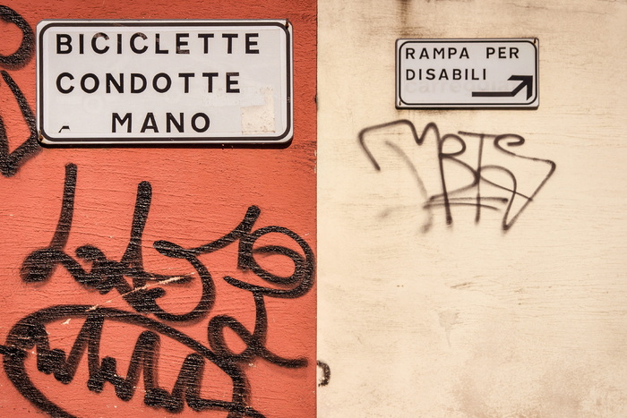 墙、灰色、红色、艺术、涂鸦、黑色、街道、桌子