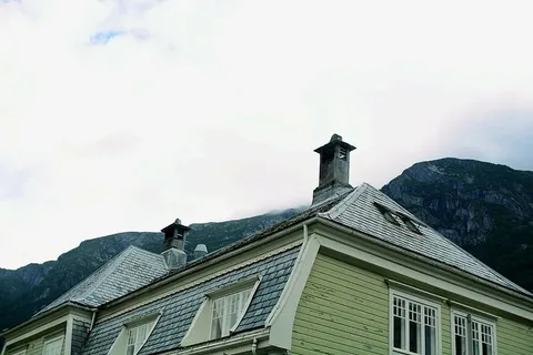 米色、灰色、住宅、房子、山、白色、绿色、木质 米色、灰色、住宅、房子、山、白色、绿色、木质