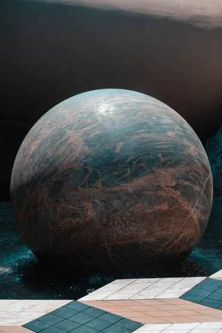 蓝色和棕色保龄球