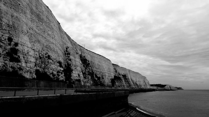 英国，多佛，海堤，海边，天空，悬崖，黑白，多云