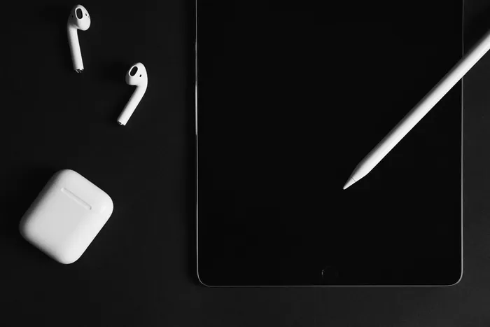 新加坡，airpods，ipad pro，苹果铅笔，ipad，桌子，室内，无人