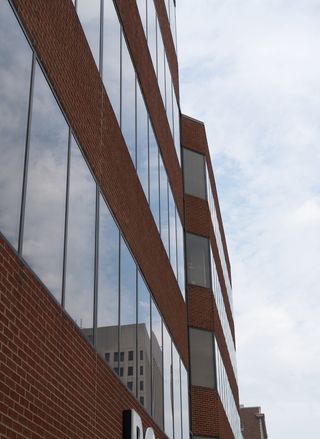 城市，建筑，天空，反射，建筑，建筑结构，建筑外观，低角度视图