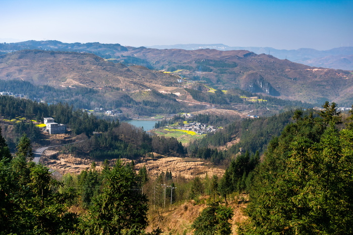 水库，树木，森林，山脉，干草，雾霾，柳叶冷杉，乡村