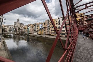 吉罗纳，西班牙，反思，城市探索，城市，旅游，天空，房子