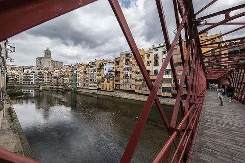 吉罗纳,西班牙,反思,城市探索,城市,旅游,天空,房子 吉罗纳,西班牙,反思,城市探索,城市,旅游,天空,房子