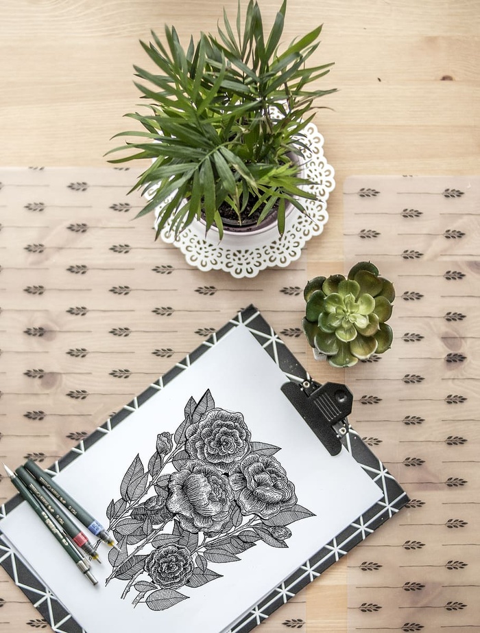 多汁植物附近的花