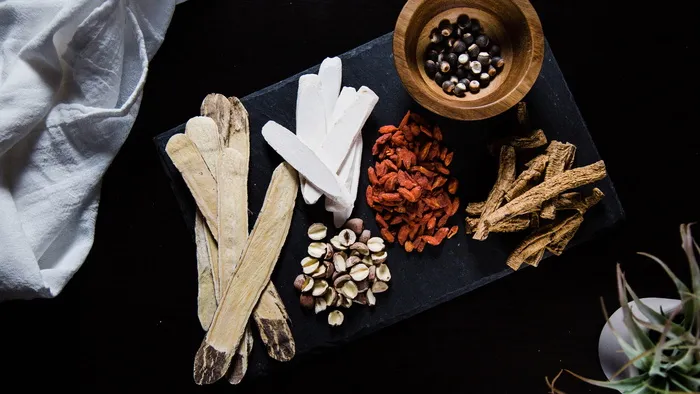 未加工的中国草本成份