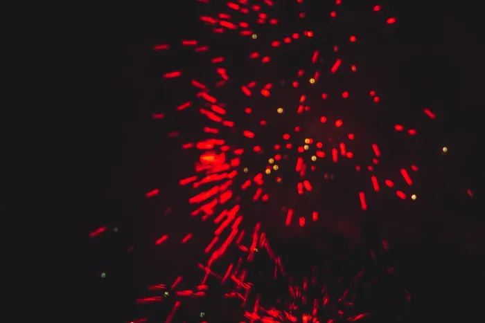 红色、粒子、烟花、照明、运动、夜晚、烟花表演、庆祝