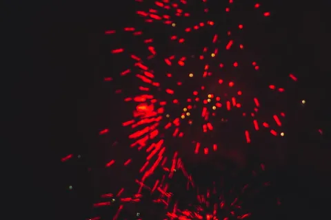 红色、粒子、烟花、照明、运动、夜晚、烟花表演、庆祝 红色、粒子、烟花、照明、运动、夜晚、烟花表演、庆祝