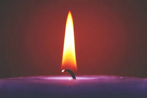 封闭的照片,点燃的,蜡烛,光,火,火焰,黑暗,夜晚 封闭的照片,点燃的,蜡烛,光,火,火焰,黑暗,夜晚