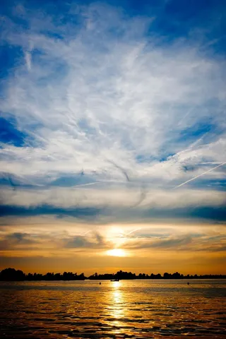 地平线上的日落