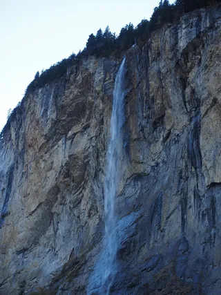 staubbachfall，瀑布，-瀑布，lauterbrunnen，陡峭，陡壁，岩壁，岩石