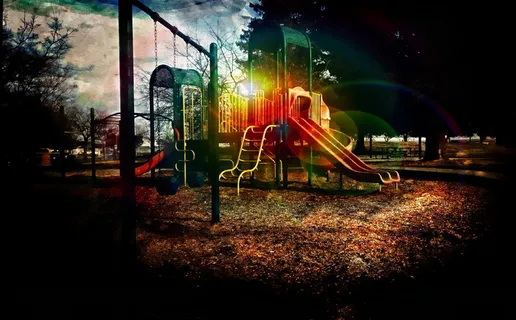 公园、丛林健身房、操场、阳光、城市、社区、日出、夜晚