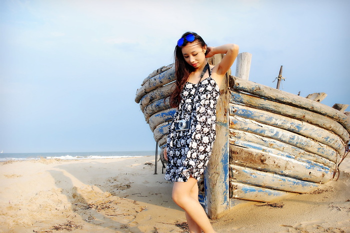 女人，抱着，头发，美女，天空，海滩，风景，云
