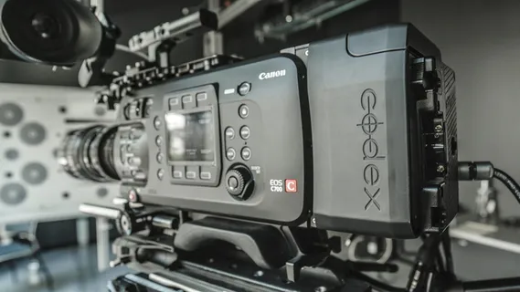 黑色佳能专业相机