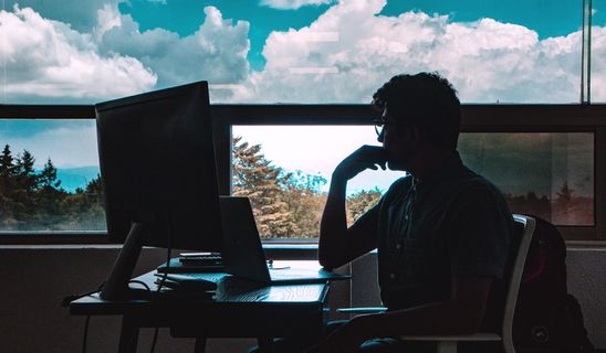 天空、人、科技、电脑、树、风景、云、窗口