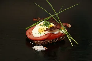 敞面三明治、黑麦面包、鸡蛋、餐饮、味道、食物、韭菜、番茄