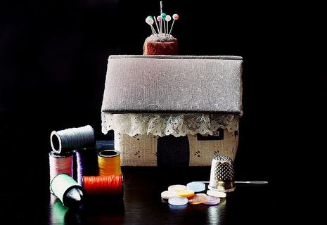 采购产品缝纫，棉线，缝纫线，棉花卷轴，钮扣，工艺品，室内，摄影棚