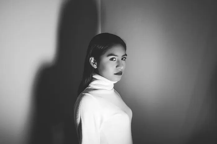 女人，女孩，黑发，黑白，年轻，年轻女人，年轻女人，化妆