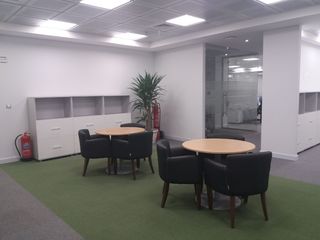 坐，区域，桌子，椅子，家具，办公室，工作场所，室内