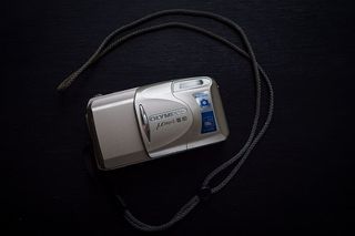 银色奥林巴斯摄像机