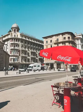 红色可口可乐露台伞