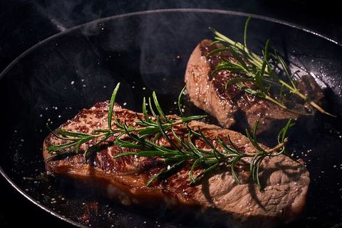 牛排，平底锅，迷迭香，食物，肉，牛肉，美味，烧烤