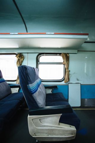 黑色汽车座椅，蓝色，麂皮汽车座椅，飞机，飞机，窗户，旧