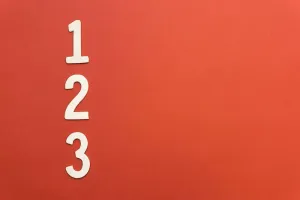 红色背景，123文本覆盖