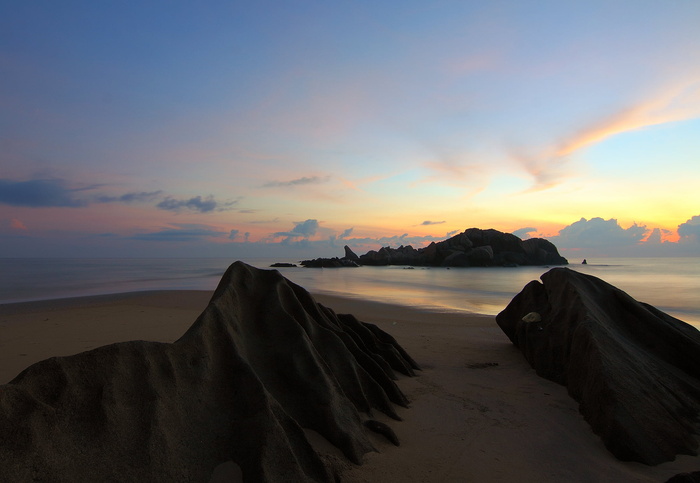 海岸，岩层，蓝色，天空，岩石，岛屿，白色，海滩