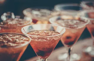 冷饮，酒吧，聚会，鸡尾酒，酒精饮料，饮料，饮料，酒杯