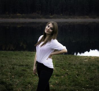 女人，自然，微笑，女孩，和平，幸福，水，模特