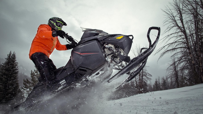black snowmobile，snowmobile，snowmobile rentals colorado，丹佛一日游，snowmobile tours colorado，colorado snowmobiling，snow，sport