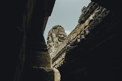 寺庙的低角度照片