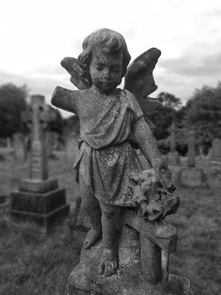 英国，诺丁汉，教堂（岩石）墓地，天使雕像墓地，bnw，表现，创意，人类表现