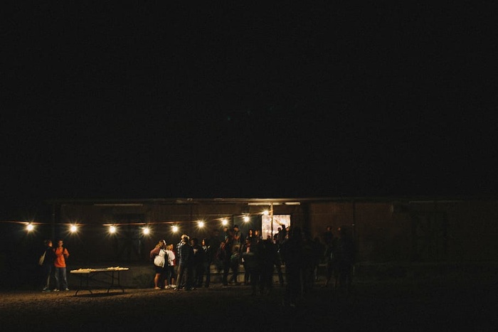 团体，人们，星夜，男人，女人，人群，灯光，生日