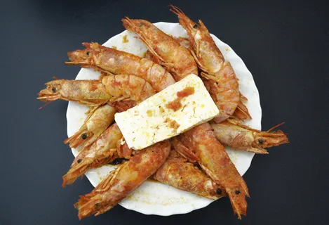 虾和羊奶,希腊食物,食品摄影,海鲜,晚餐,烹饪,菜肴,饮食 虾和羊奶,希腊食物,食品摄影,海鲜,晚餐,烹饪,菜肴,饮食