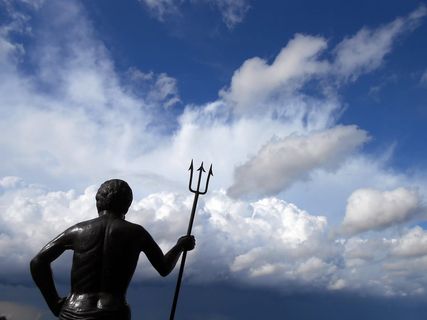 雕塑、雕像、地标、神话、海王星、天空、海洋