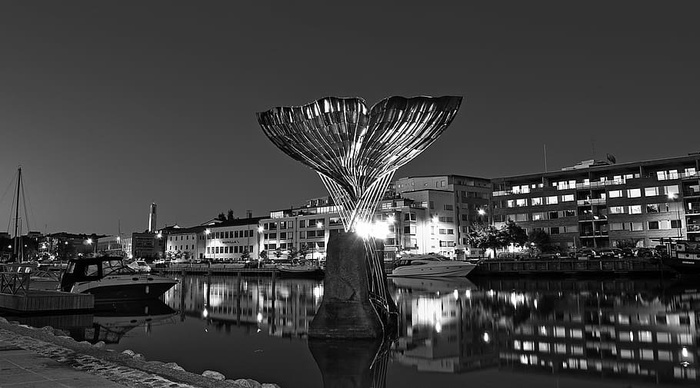 河流，夜晚，倒影，灯光，水，船只，天空，图尔库