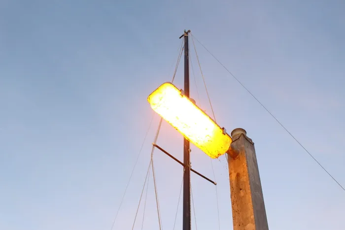 加拿大，梅恩岛，天空，低角度视图，晴空，电缆，电力，黄色