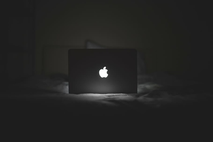 打开银色macbook，照片，银色，macbook，打开，苹果，灯，笔记本电脑