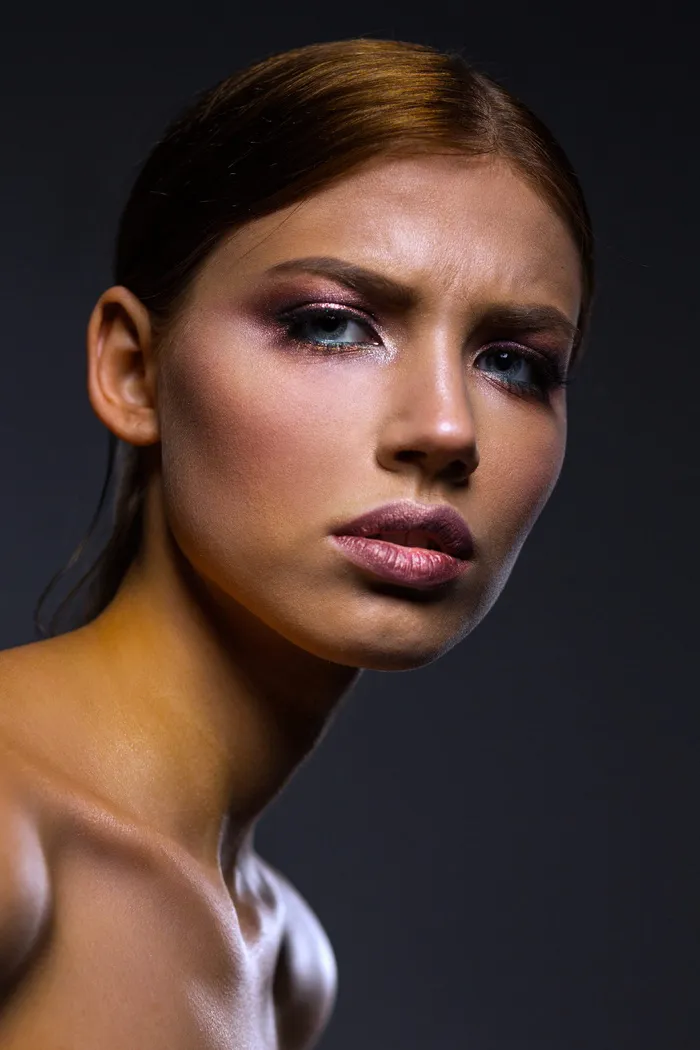 年轻、肖像、悲伤、怀疑、担忧、担忧、怀疑、女人