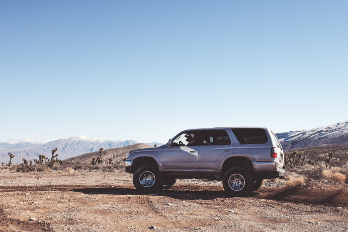 银色丰田4runner，4runner，甜点，汽车，车辆，交通，道路，自然