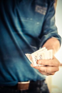 持有钞票的人，钱，支付，赚钱，货币，价格，黄金，黄金